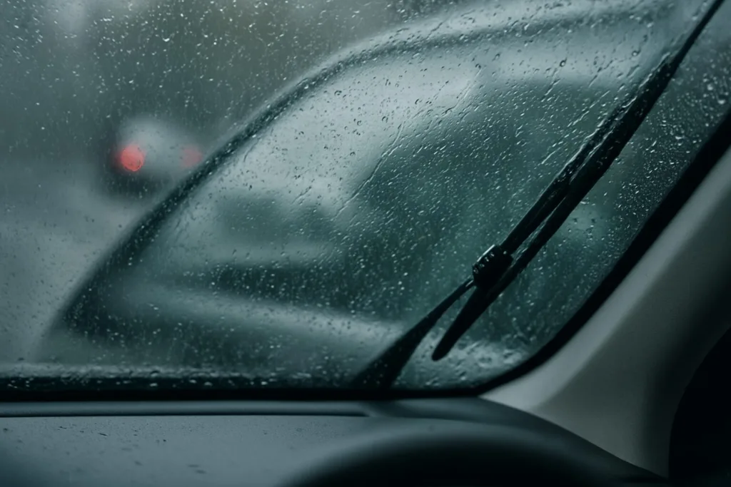 “주유하러 갔다가 와이퍼 강매?” 주유소의 와이퍼 교체 영업, 소비자 피해 급증 1 “주유하러 갔다가 와이퍼 강매?” 주유소의 와이퍼 교체 영업, 소비자 피해 급증